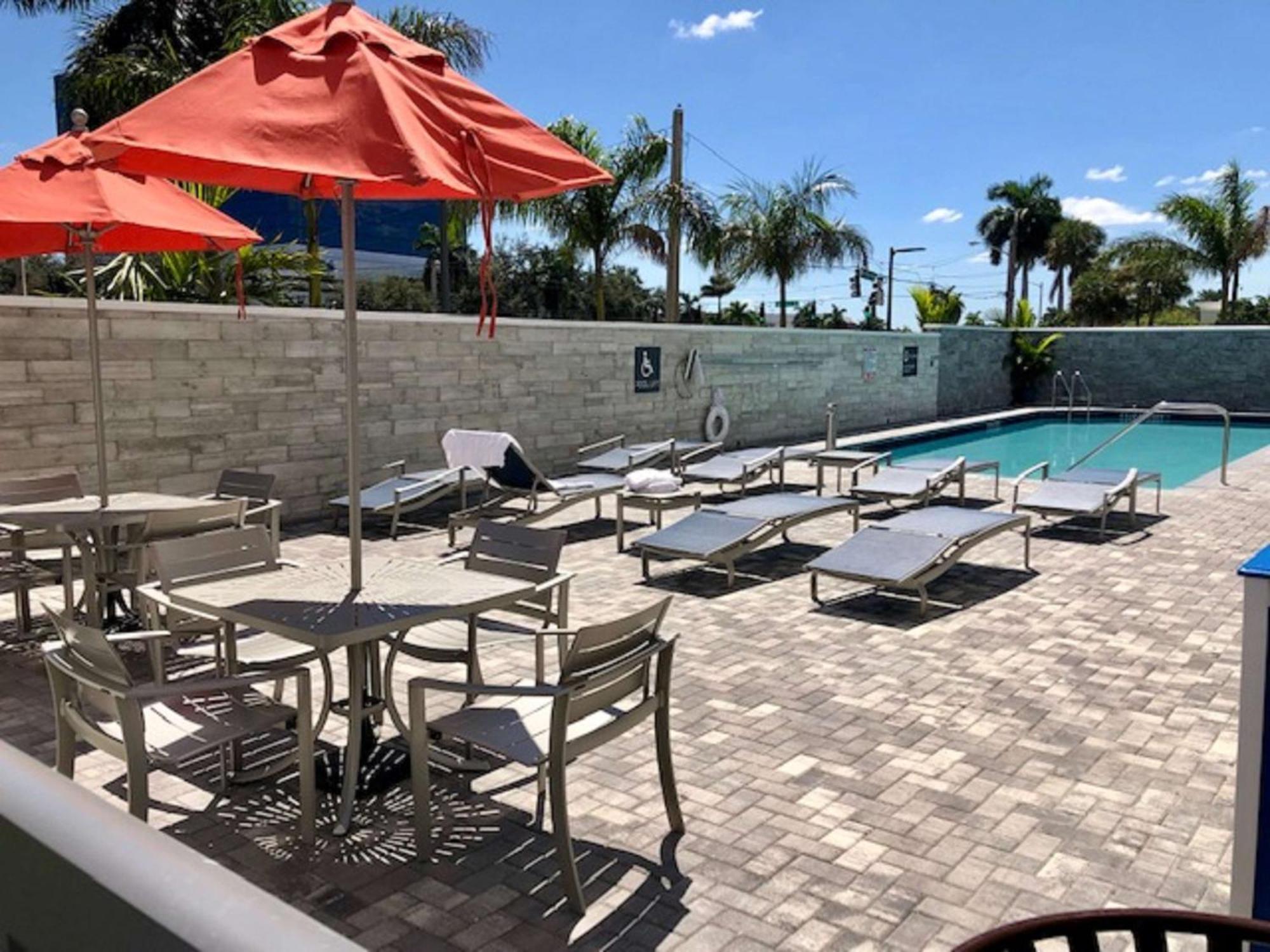 Hilton Garden Inn West Palm Beach I95 Outlets Exteriör bild